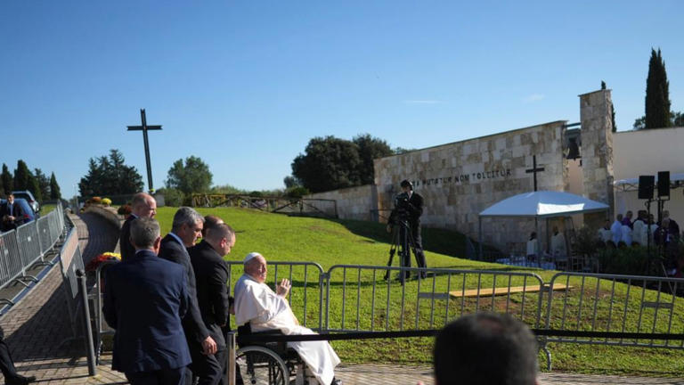 Il silenzio del Papa al giardino degli angeli – Acta Diurna